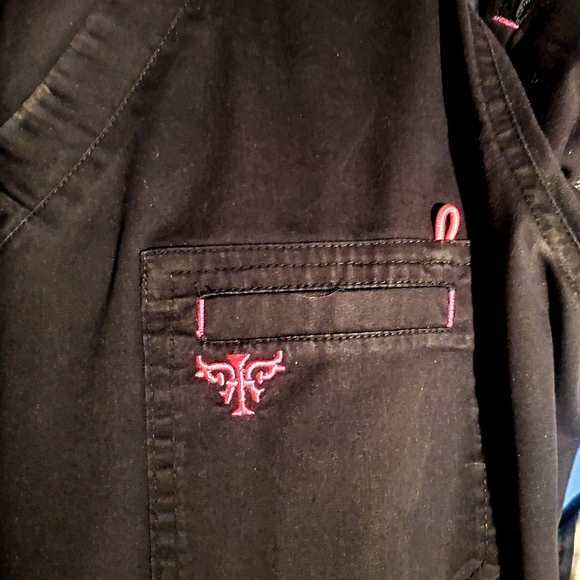 Med Couture Scrub Set, L Top Black w/Raspberry Trim, M Pants Black w/Blu - Picture 7 of 10